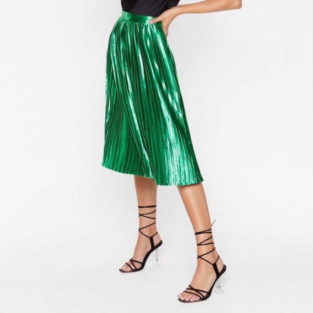 NASTY GAL Pleated Emerald Green Skirt Sz 6 (NWT)